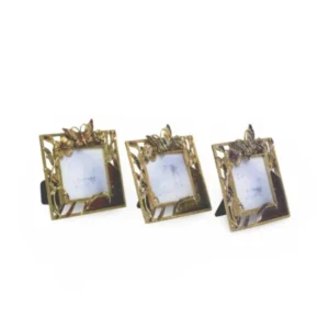 Antique style decorative metal photo frame with baroque detailing and a rich metallic finished great for luxurious home