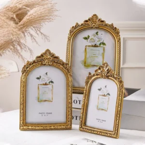 European Retro Golden Arched Lace Decorative Photo Frame Resin Wedding Photo Display Frame for Home Decoration