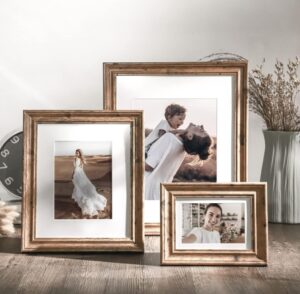 Factory Custom Size Eco Friendly Solid Wood Photo Frame Iron Wall Picture with Personalized Logo