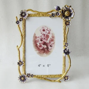 Green Leaf Decorative 4″x6″ Photo Frame Made of Gold Zinc Alloy with a Metal Base