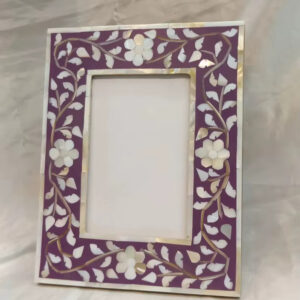High Quality Resin Frame for Wedding Photos Elegant Design with Clear Finish and Sturdy Build