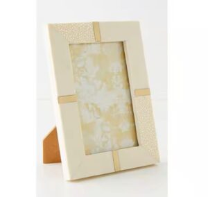 Hot Selling White Resin Plastic Photo Frame Wall Decor Accessories for Home & Hotel Price