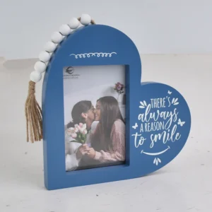 Modern Home Decorative Wooden Photo Frame with Heart Design UV Printing Customizable Size