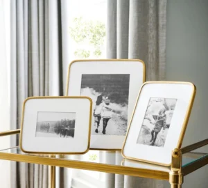 Nordic Black Metal and Glass Photo Frames Wall and Desktop Decoration with Curved Edges in Different Sizes