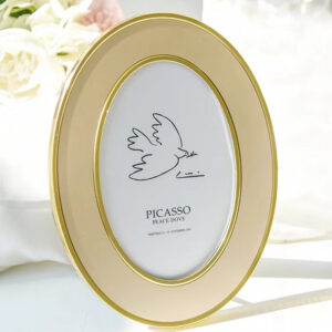 Photo Frame Custom Oval Golden Aluminum Alloy Photo Frame Light Luxury 6 Inch 7 Inch Wedding Photo Wedding Holiday Gift