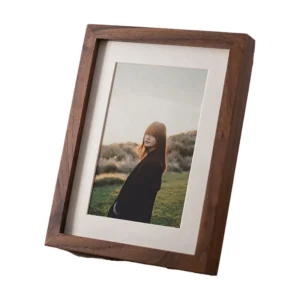 The Photo Frame Is Made of Solid Wood High definition Glass and Is Used for Desktop and Wall Mounted Photo Frames in Brown Color